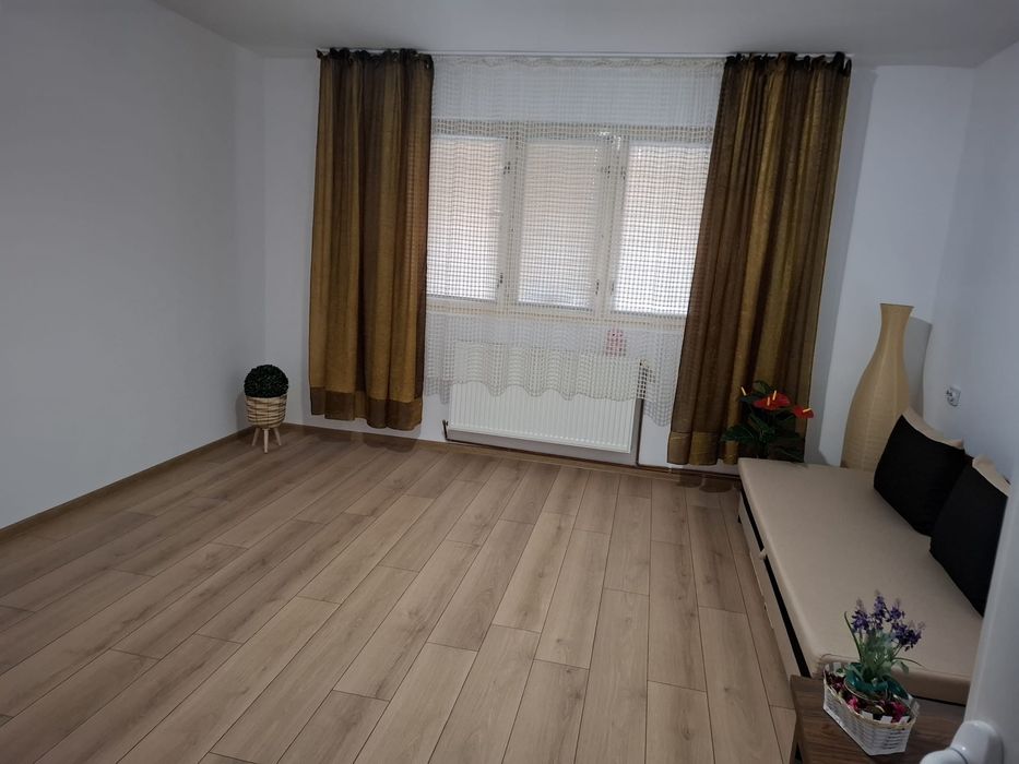 Vand casa/ schimb (cu apartament + diferenta) Pitesti, 1178 m teren
