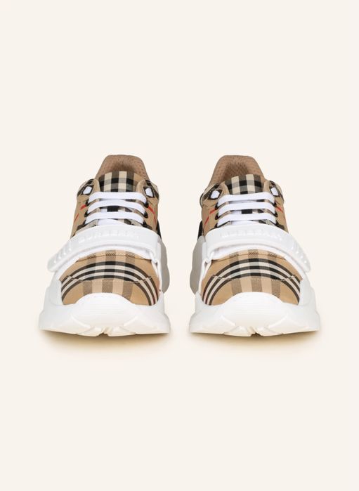 Стилни обувки Burberry