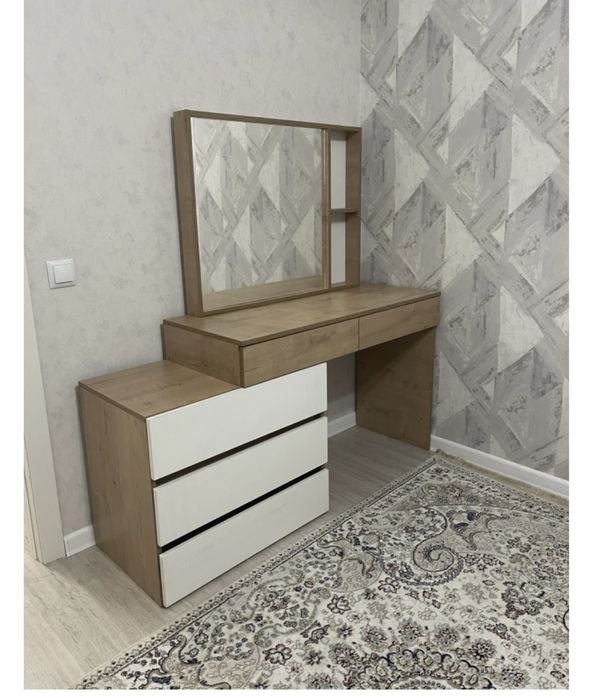 Туалетный столик