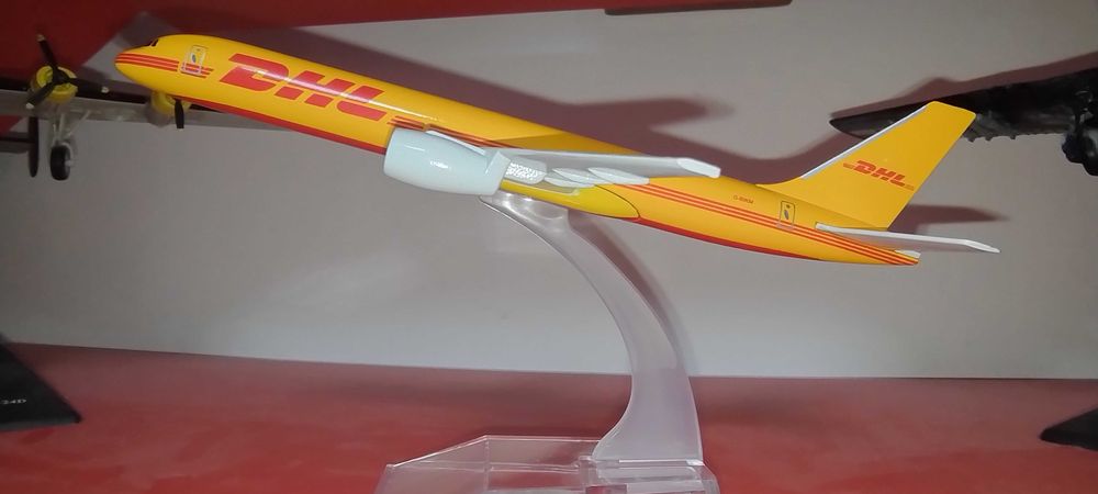 продавам самолети в мащаб 1:72 и 1:144 и 1:200