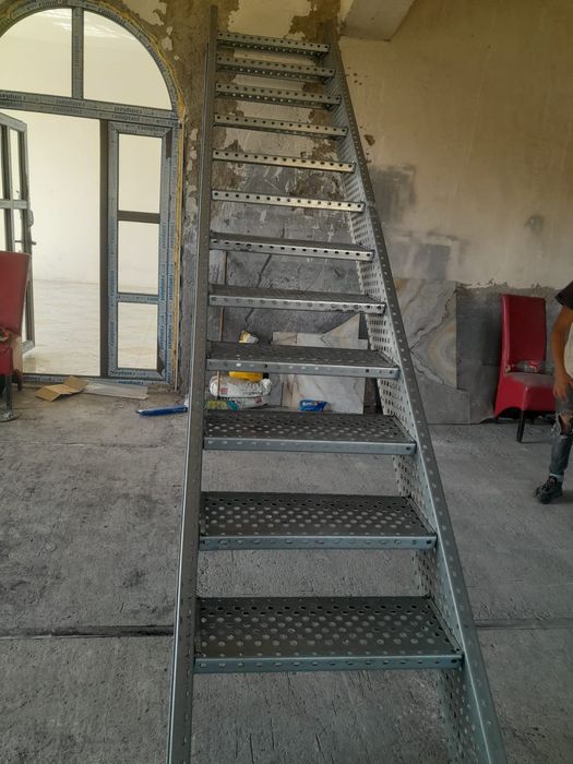 Scara metalica zincata neoxidabila