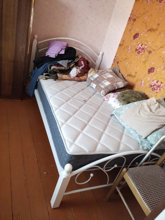 Продам кровать с матрасом