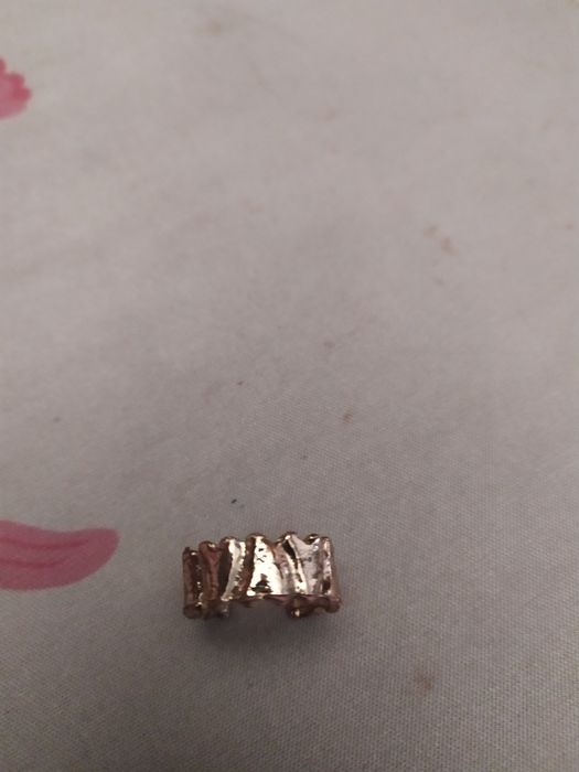 Продам женское небольшое кольцо.