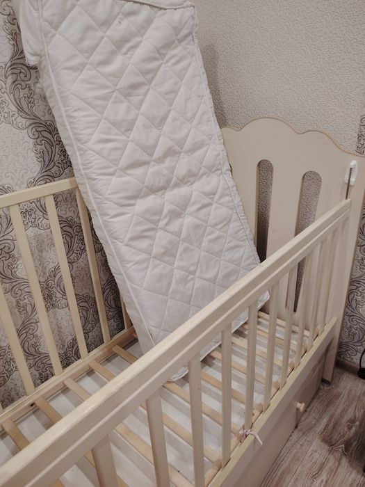 Продам кроватку детскую