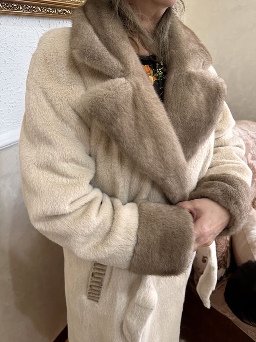 Продается пальто алькантара новая