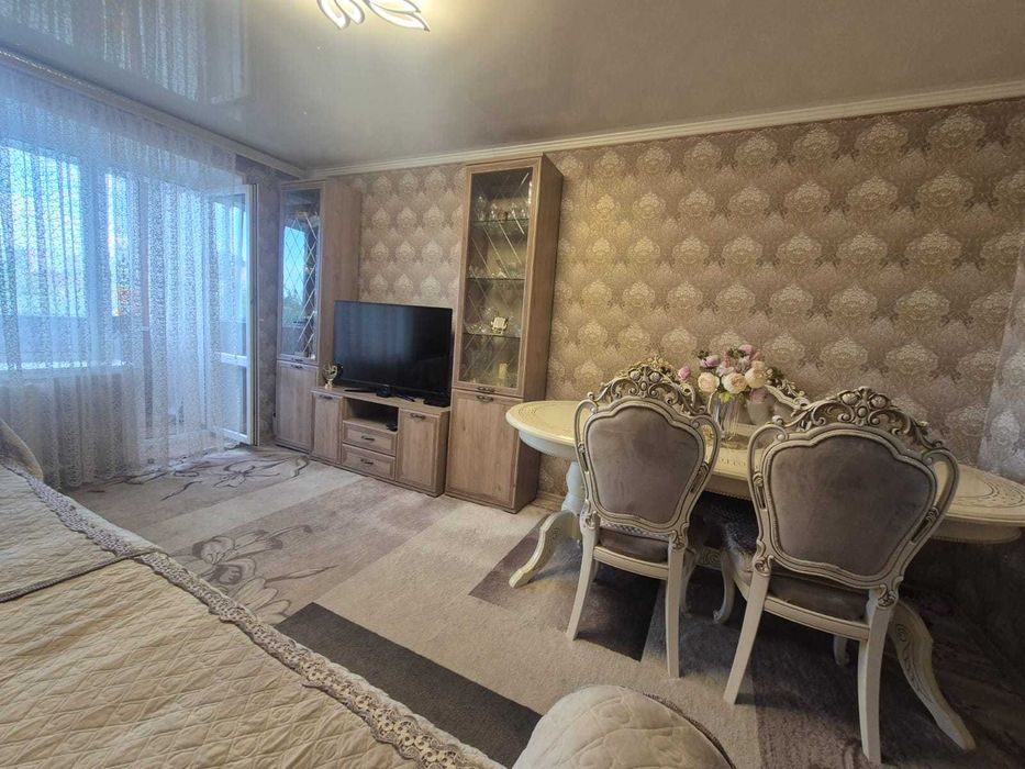 Продам 3 комнатную квартиру 1990 г