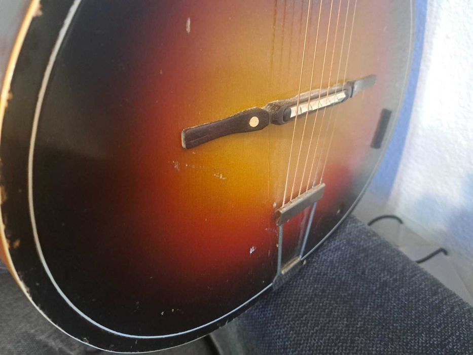 продавам електроакустична китара,произведена в Германия