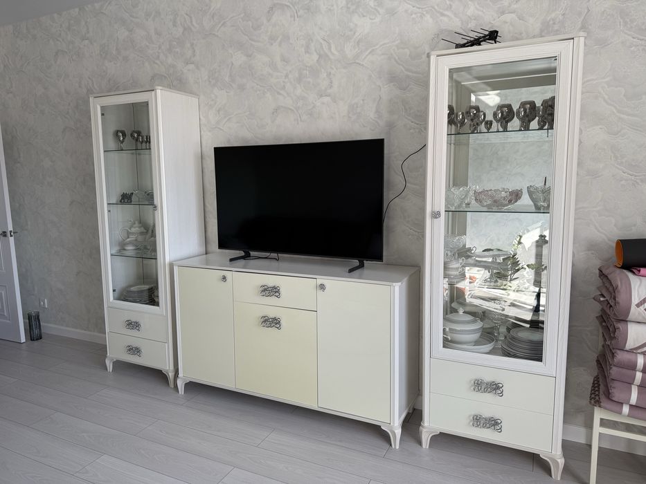 Продается сервант с комодом БУ