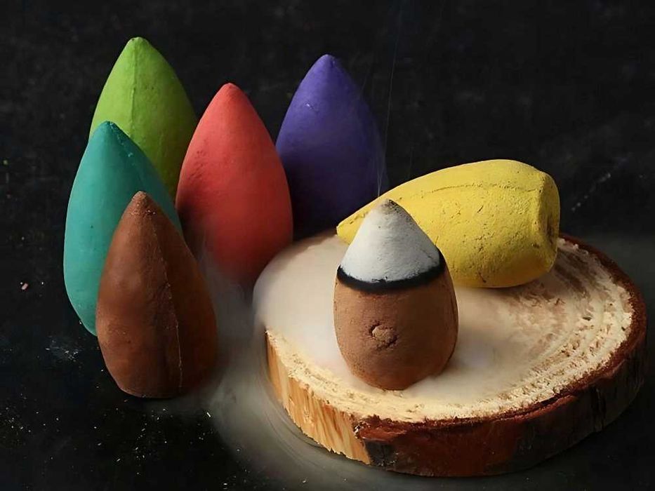 Arzator ceramic conuri parfumate cascada cu 10 conuri incluse negru