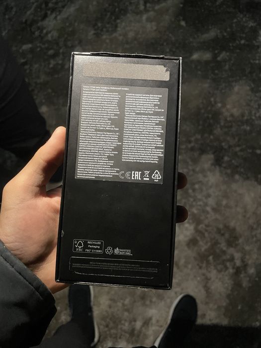 Galaxy Z Flip 6.         .