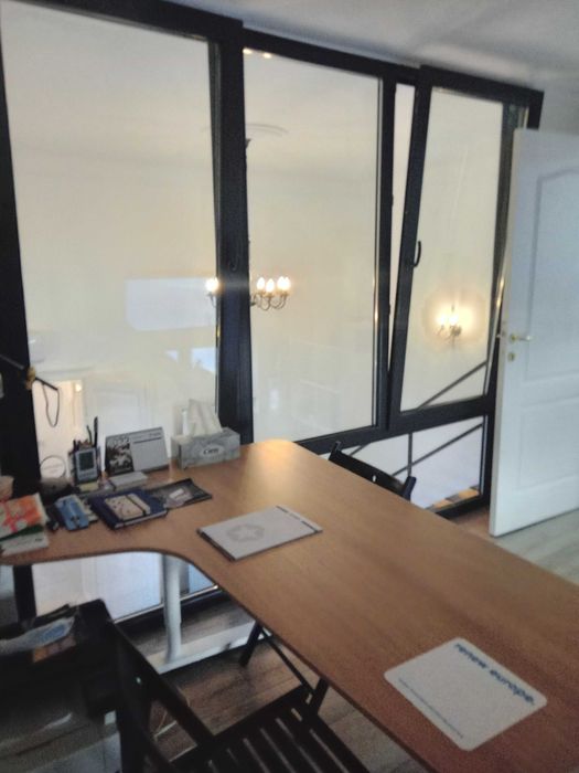 Închiriez spațiu comercial ultracentral ultramodern cu parcare