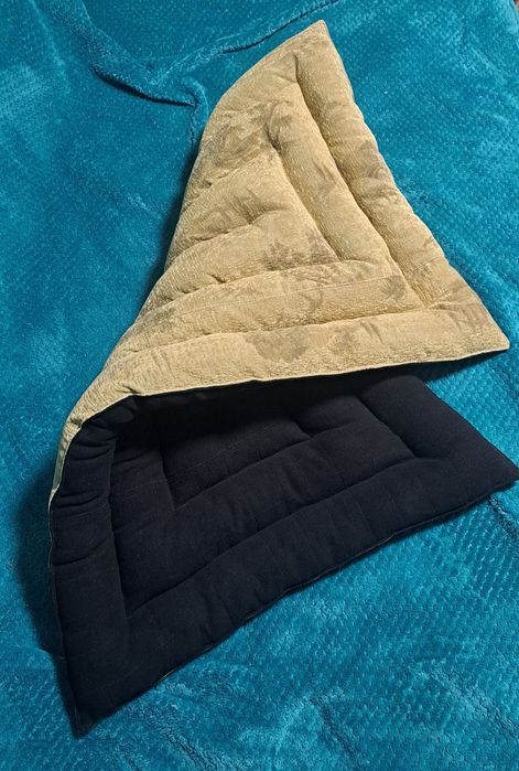 Лежак, лежанка для кошек и собак