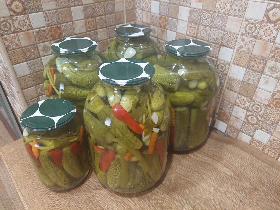 Продам солёные огурцы, помидоры, ассорти