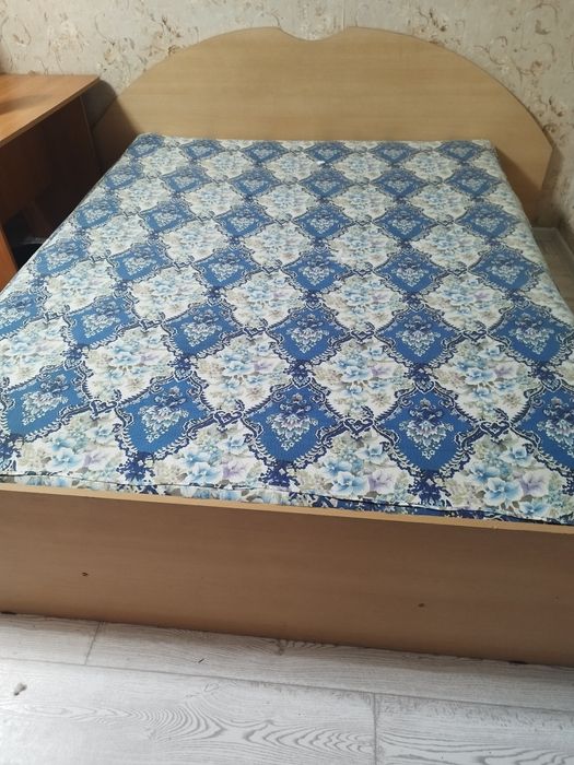 Продам кровать с матрасом