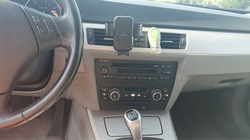 BMW 5 Series 2010 — imagine 5