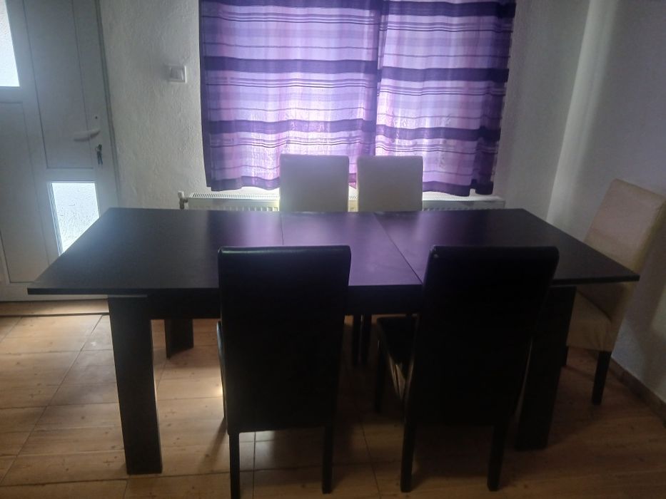 Masă extensibilă si 6 Scaune.