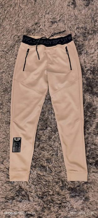 Pantaloni Bershka xs bluza Bershka xs