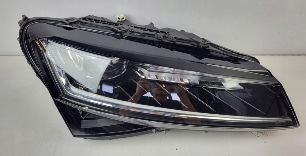 Ляв и десен фар Шкода Суперб 3 фейслифт лед  SKODA SUPERB III 3V1 LIFT LED CRYSTAL LIGHTING N 2019-3V1941016D/3V1941015E