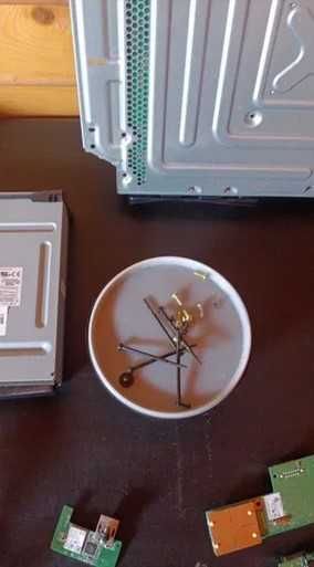 Dezmembrez xbox 360 Slim / E