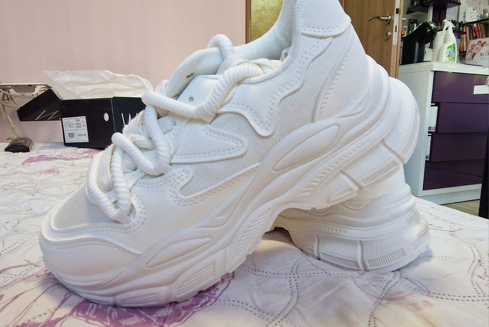 Продавам маратонки