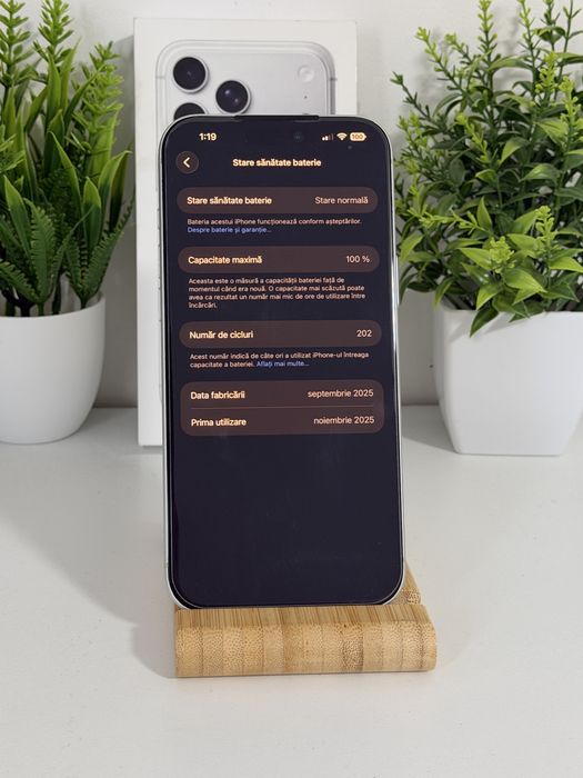 Iphone 17 pro max cu 10 huse , 100% bateria , impecabil , garantie , fullbox