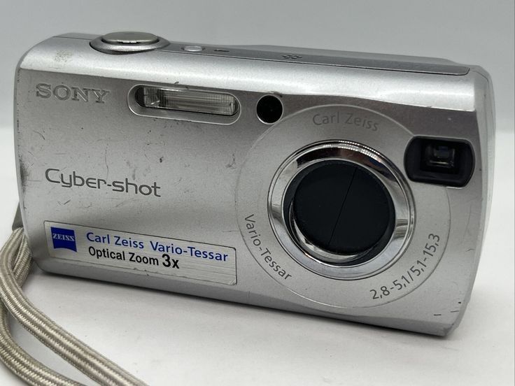Фотоаппарат DSC-s40 2005