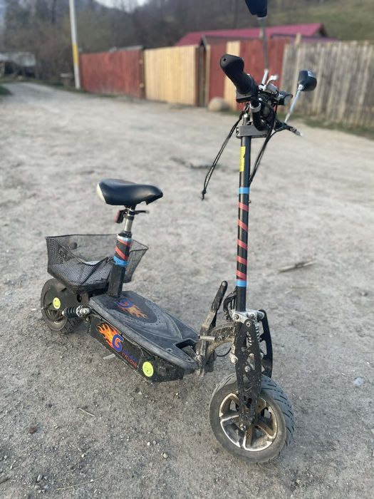 Vând trotineta electrică