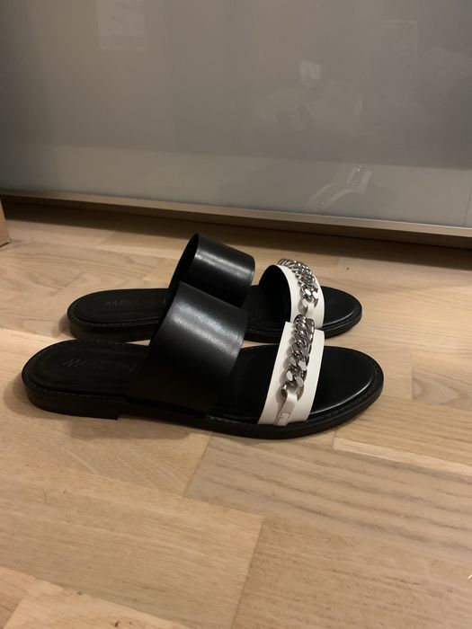 Чехли Marccain с метален детайл