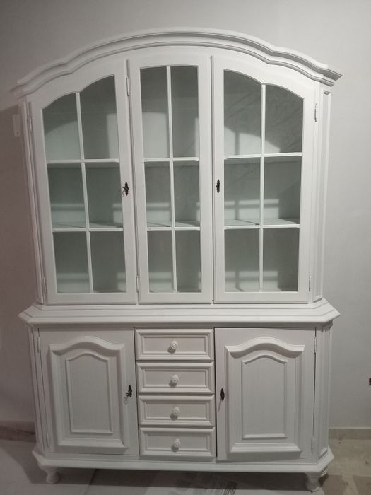 Vând mobila lemn masiv.