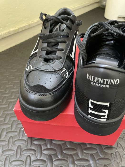 Продавам мъжки обувки Valentino Garavani , размер 41/5