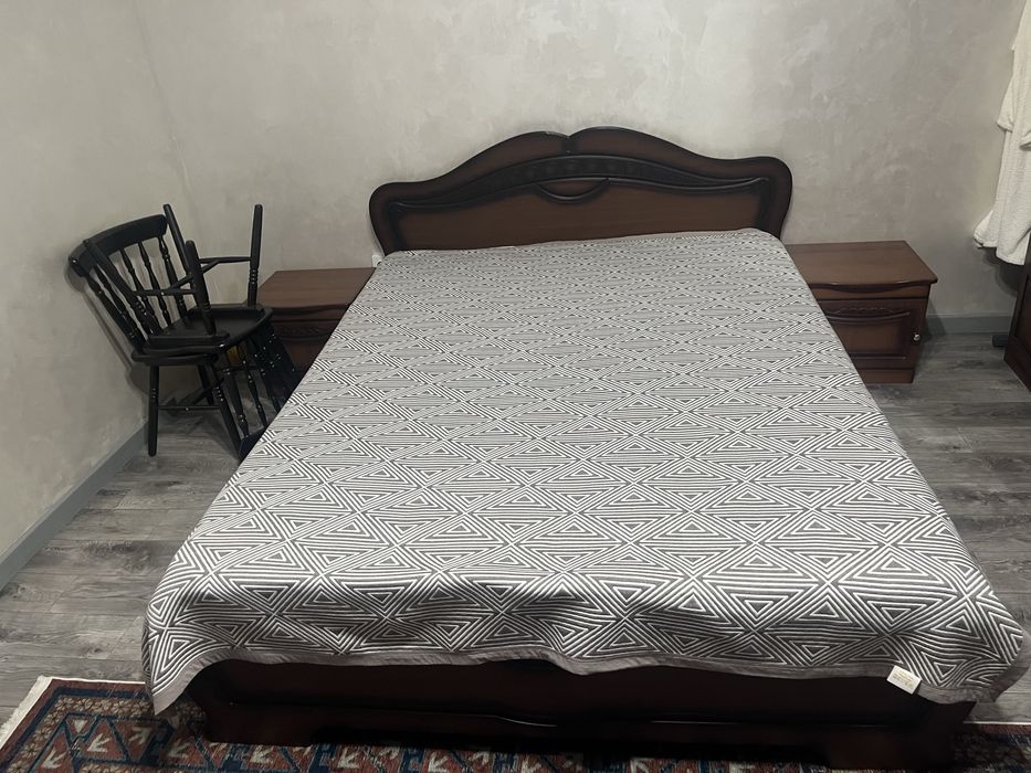 Кроват+2 тумбочки