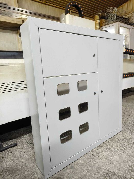 Электрический щит с кожухом