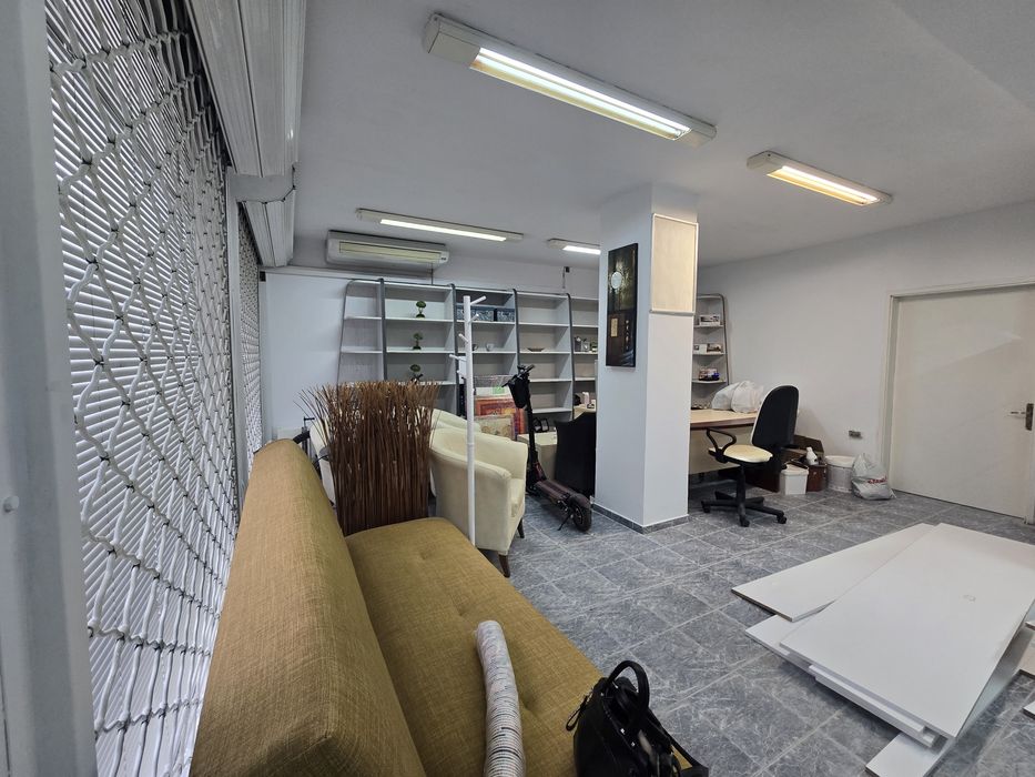 Дава се под наем Магазин в Стара Загора, Център - 76 кв.м за 310 € - Снимка #1