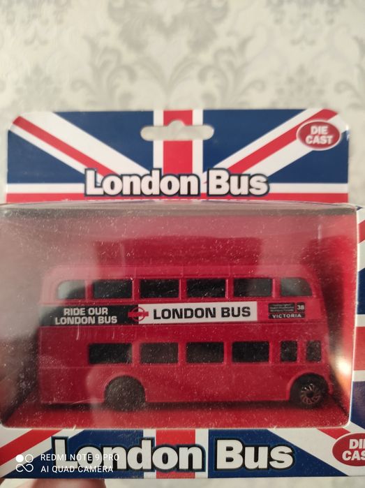 Моделька автобуса.