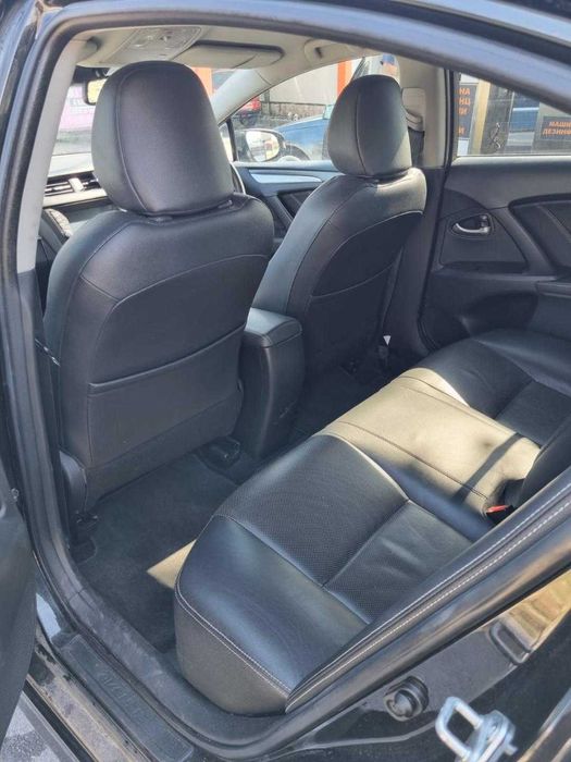 Продавам Toyota Avensis