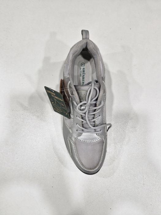 Кроссовки женские