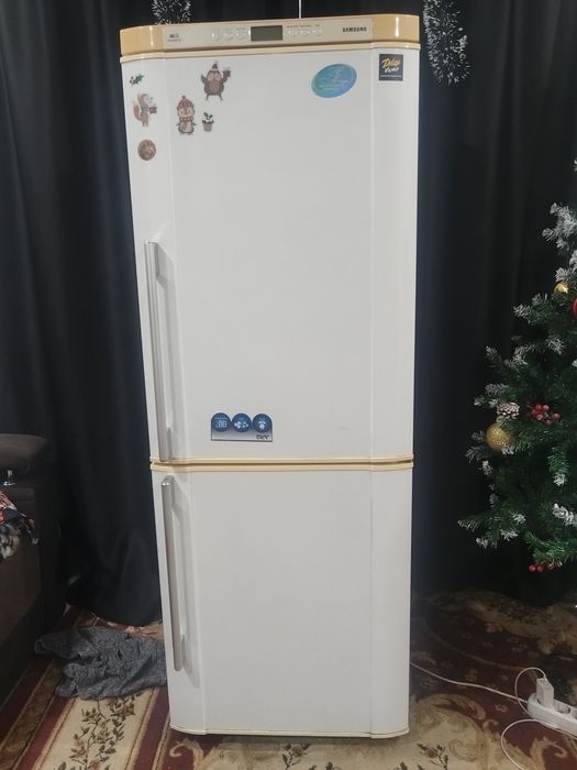 Холодильник Samsung