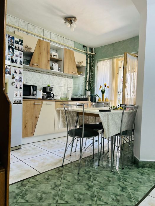 Inchiriez apartament Valea Rosie