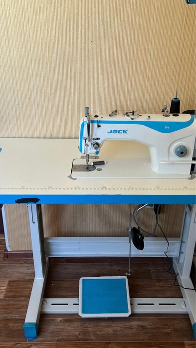 Продам швейную машинку