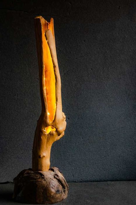 Дървена авторска лампа