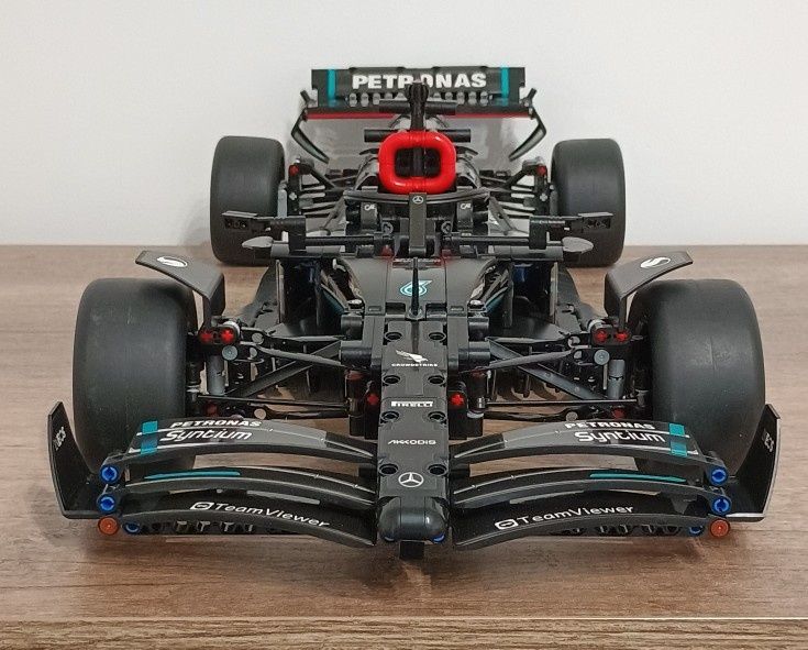 Vând lego F1 Mercedes F1 car Mașina de curse Mercedes-AMG F1