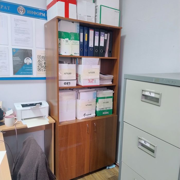 продам мебель: шкафы, столы