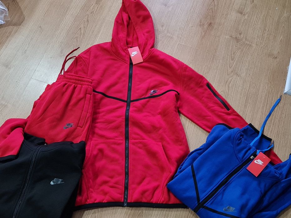 Lichidare STOC trening nou rosu marime L EU Nike fleece simple
