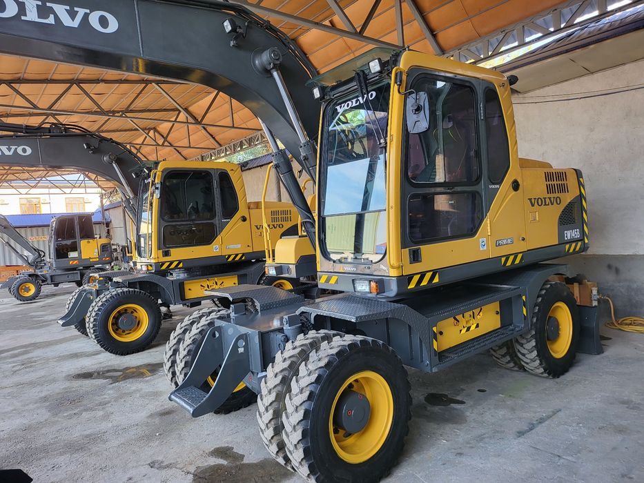 Karea dan 145 Volvo zurlari keldi.