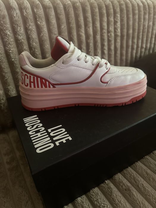 Sneakers Love Moschino