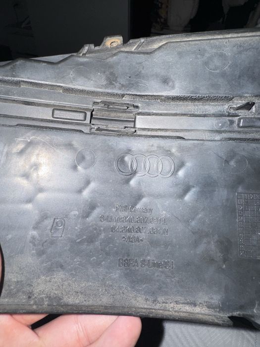 Grila Proiector stanga Audi A4 B8.5 S-Line Tip Fagure, Negru Lucios