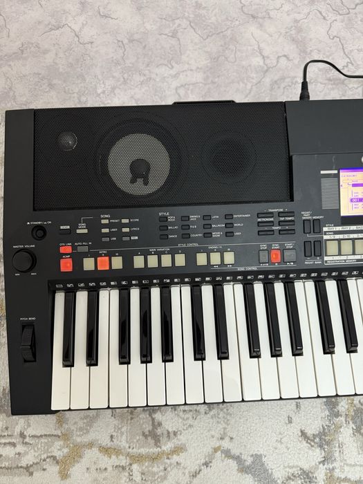 Продам Yamaha psr s 550