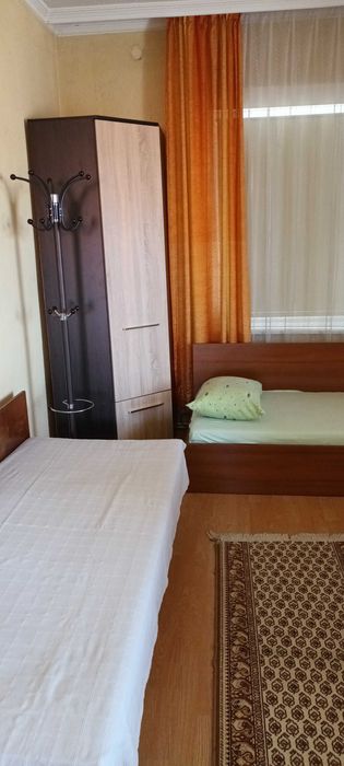 отдавам етаж от къща под наем и отделни стаи