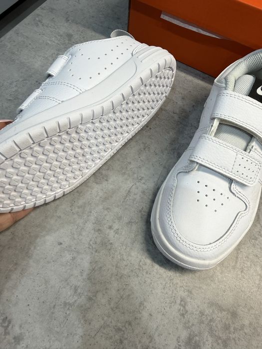 Оригинални детски кецове Nike и бели маратонки shein