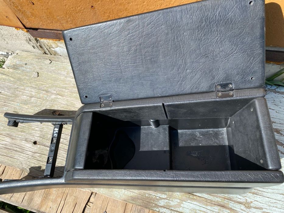 Продам подлокотник на мерседес w210